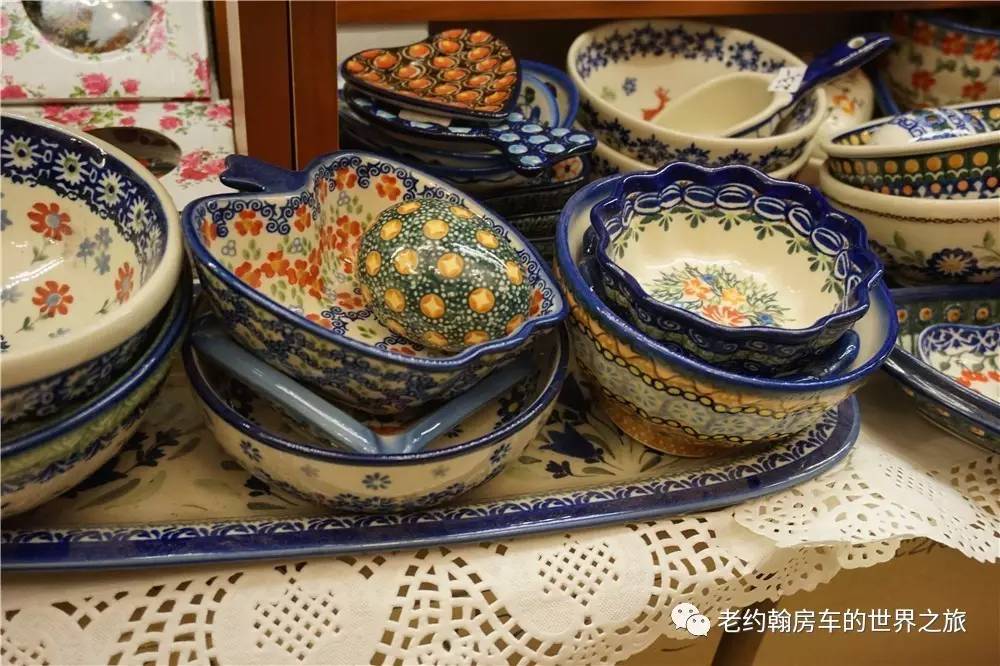 poland是哪个国家，poland是哪里（开着房车去欧洲丨曾经饱经战火、如今凤凰涅槃的波兰首都-华沙）