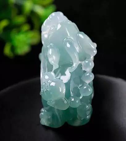 翡翠如意的寓意是什么，翡翠如意吊坠的寓意和象征（这满满的寓意你都了解吗）