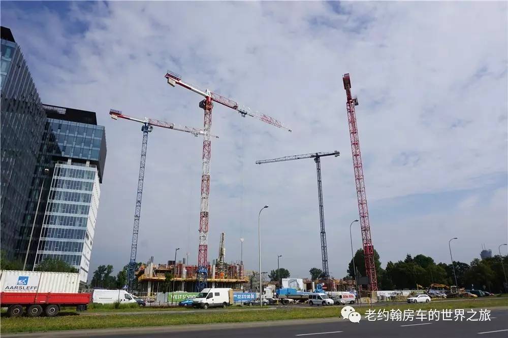 poland是哪个国家，poland是哪里（开着房车去欧洲丨曾经饱经战火、如今凤凰涅槃的波兰首都-华沙）