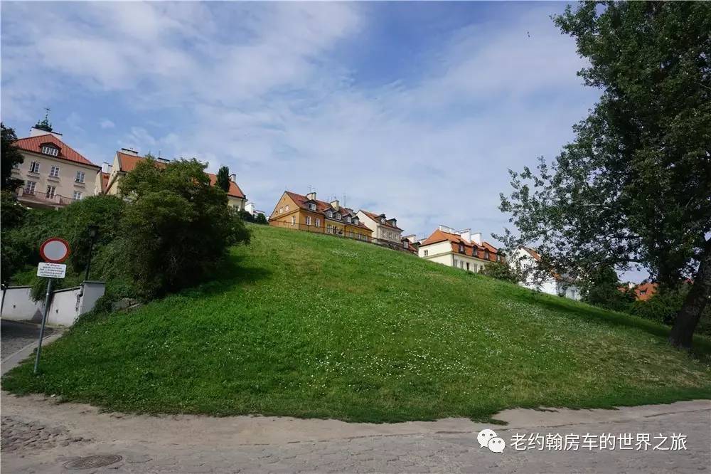 poland是哪个国家，poland是哪里（开着房车去欧洲丨曾经饱经战火、如今凤凰涅槃的波兰首都-华沙）