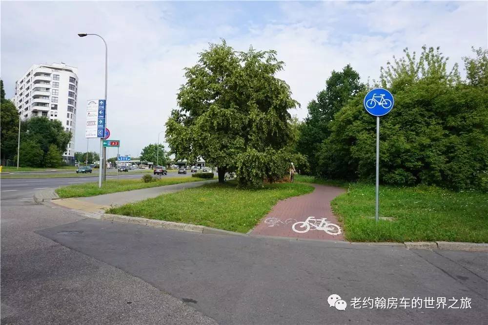 poland是哪个国家，poland是哪里（开着房车去欧洲丨曾经饱经战火、如今凤凰涅槃的波兰首都-华沙）