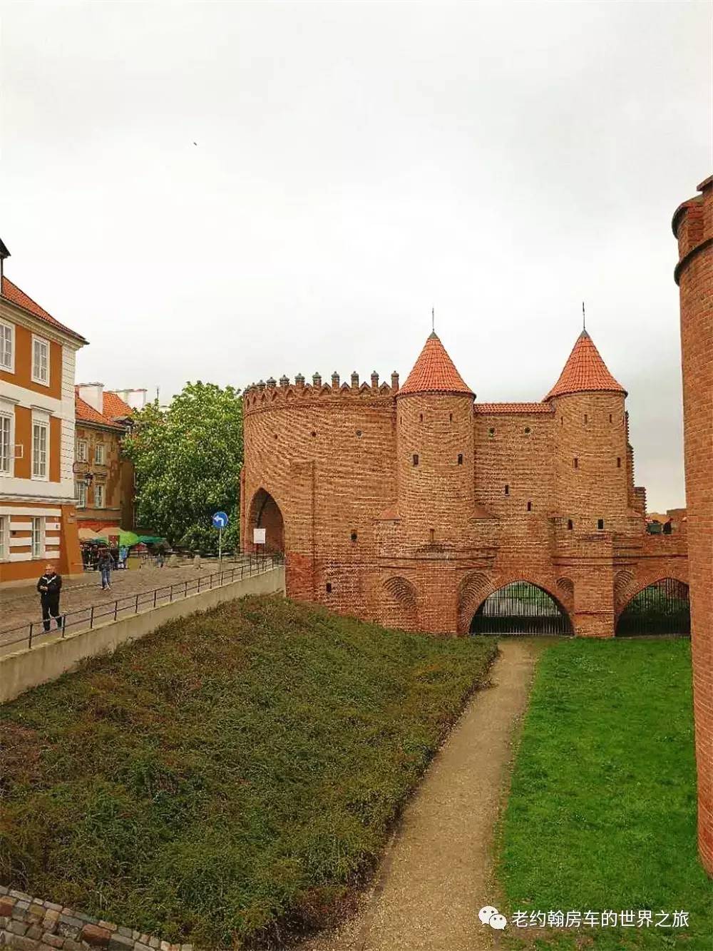 poland是哪个国家，poland是哪里（开着房车去欧洲丨曾经饱经战火、如今凤凰涅槃的波兰首都-华沙）