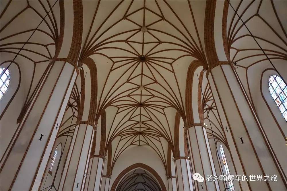 poland是哪个国家，poland是哪里（开着房车去欧洲丨曾经饱经战火、如今凤凰涅槃的波兰首都-华沙）