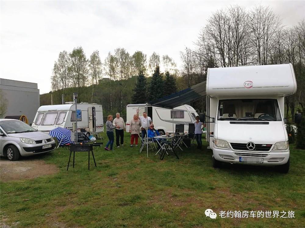 poland是哪个国家，poland是哪里（开着房车去欧洲丨曾经饱经战火、如今凤凰涅槃的波兰首都-华沙）