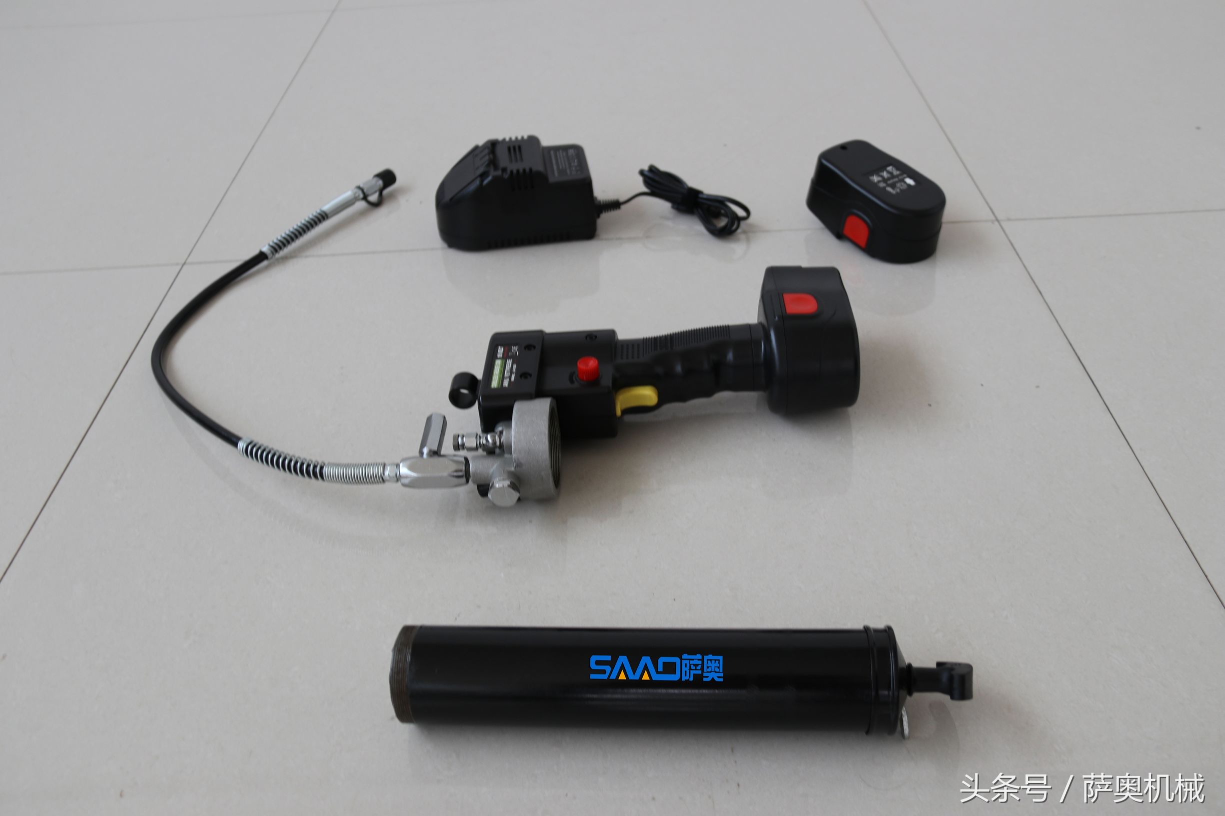 黄油枪使用方法，黄油枪怎么加注黄油（电动黄油设枪帮你来加油）