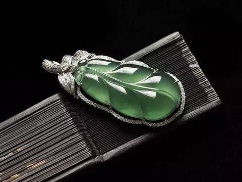 翡翠如意的寓意是什么，翡翠如意吊坠的寓意和象征（这满满的寓意你都了解吗）