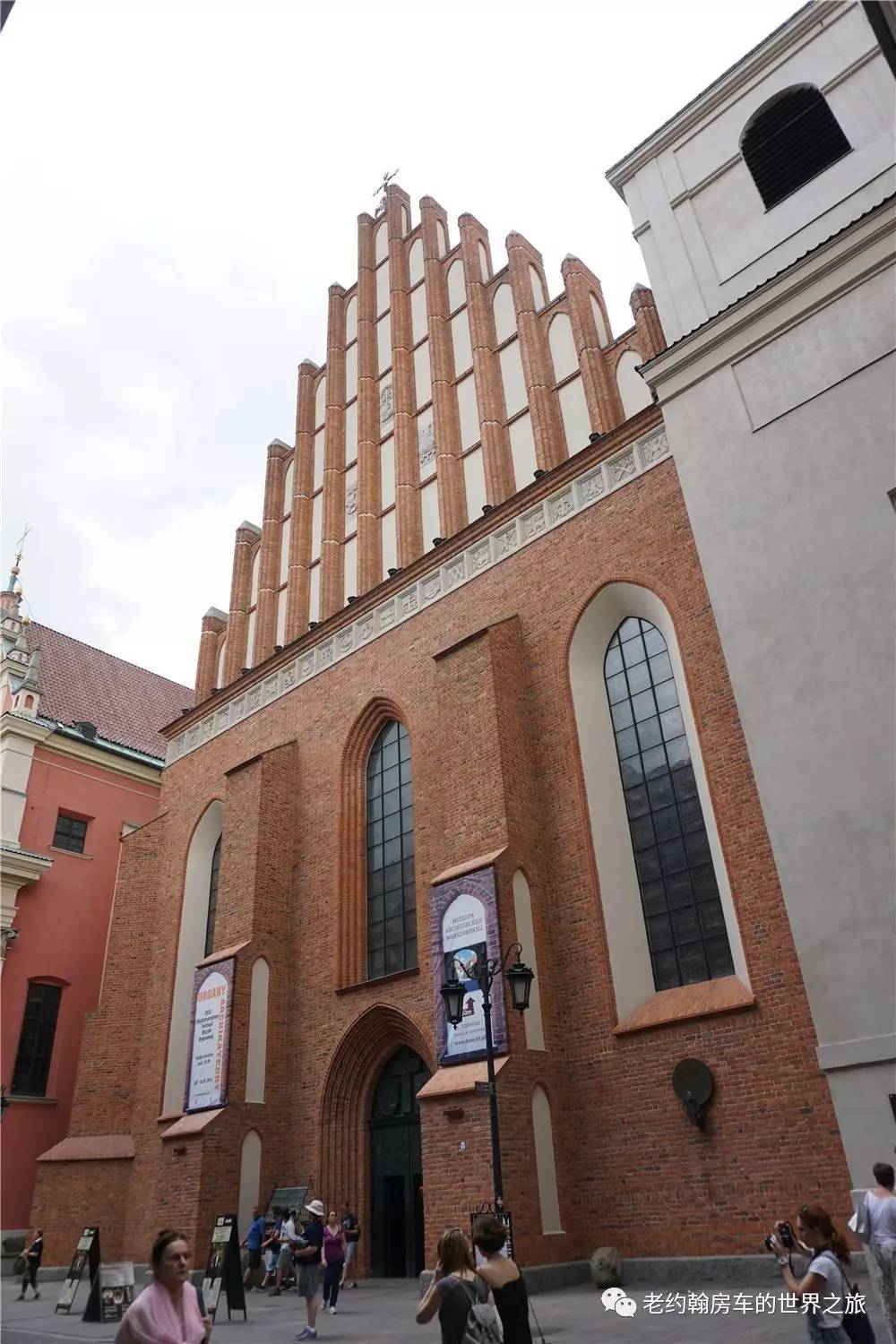 poland是哪个国家，poland是哪里（开着房车去欧洲丨曾经饱经战火、如今凤凰涅槃的波兰首都-华沙）