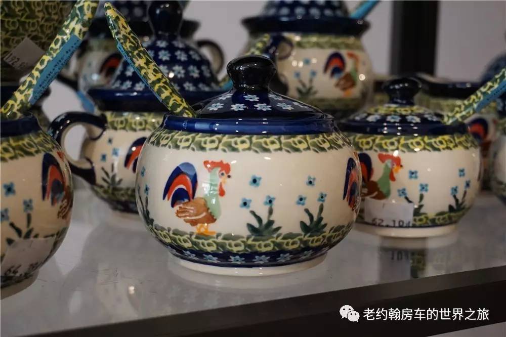 poland是哪个国家，poland是哪里（开着房车去欧洲丨曾经饱经战火、如今凤凰涅槃的波兰首都-华沙）