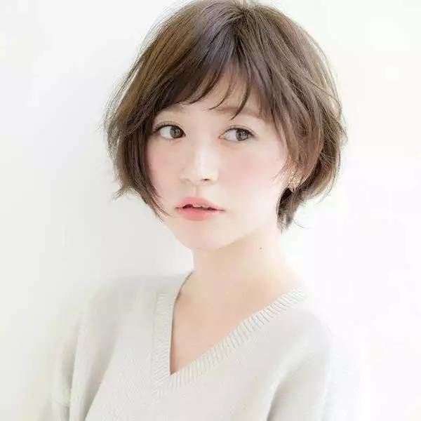 圆脸女生短发发型，圆脸女生适合什么短发发型呢（圆脸妹子一样适合短发）