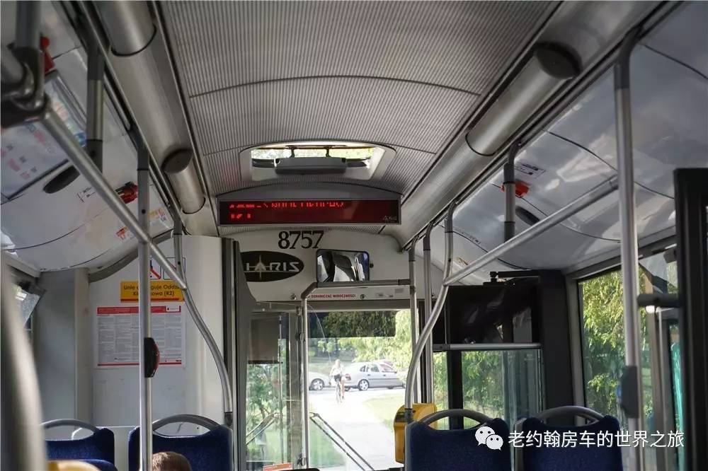 poland是哪个国家，poland是哪里（开着房车去欧洲丨曾经饱经战火、如今凤凰涅槃的波兰首都-华沙）