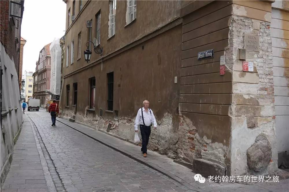 poland是哪个国家，poland是哪里（开着房车去欧洲丨曾经饱经战火、如今凤凰涅槃的波兰首都-华沙）