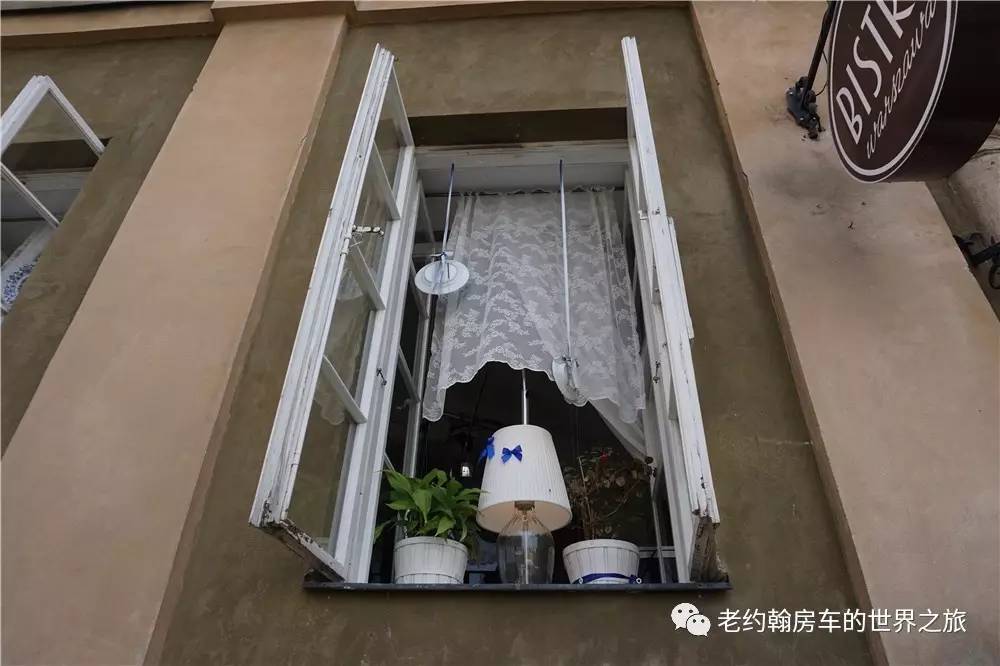 poland是哪个国家，poland是哪里（开着房车去欧洲丨曾经饱经战火、如今凤凰涅槃的波兰首都-华沙）