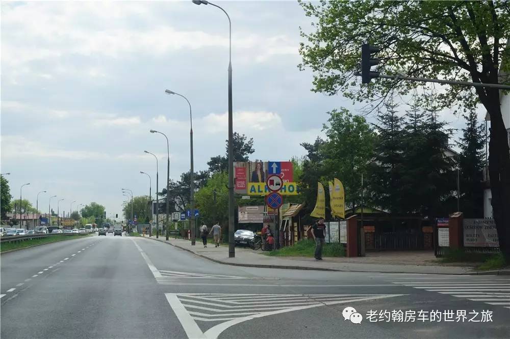 poland是哪个国家，poland是哪里（开着房车去欧洲丨曾经饱经战火、如今凤凰涅槃的波兰首都-华沙）