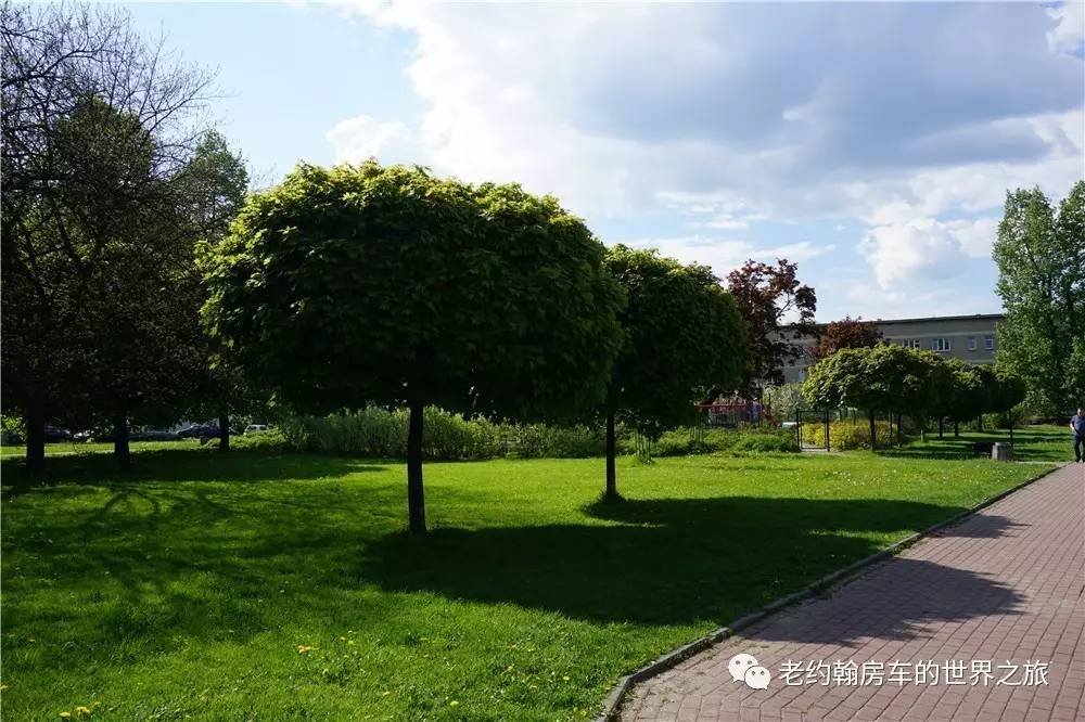 poland是哪个国家，poland是哪里（开着房车去欧洲丨曾经饱经战火、如今凤凰涅槃的波兰首都-华沙）