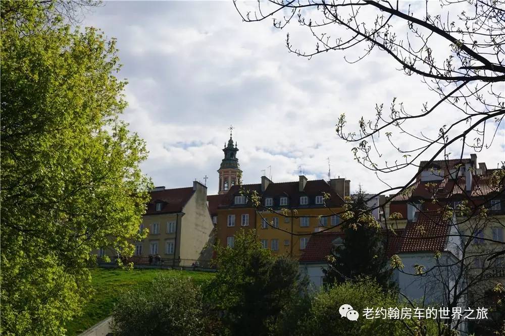 poland是哪个国家，poland是哪里（开着房车去欧洲丨曾经饱经战火、如今凤凰涅槃的波兰首都-华沙）