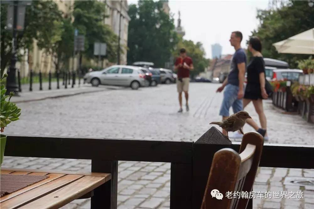 poland是哪个国家，poland是哪里（开着房车去欧洲丨曾经饱经战火、如今凤凰涅槃的波兰首都-华沙）