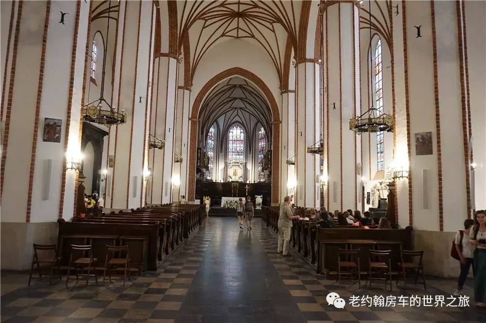 poland是哪个国家，poland是哪里（开着房车去欧洲丨曾经饱经战火、如今凤凰涅槃的波兰首都-华沙）