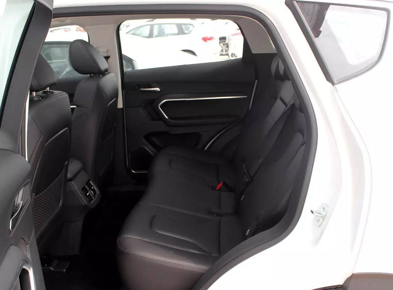 宝骏560和哈佛h6哪个好，宝骏560长宽高多少（宝骏560vs哈弗H6怎么选）