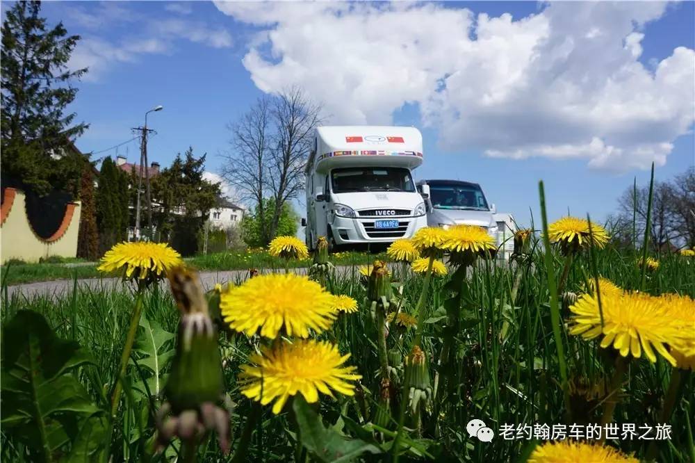 poland是哪个国家，poland是哪里（开着房车去欧洲丨曾经饱经战火、如今凤凰涅槃的波兰首都-华沙）