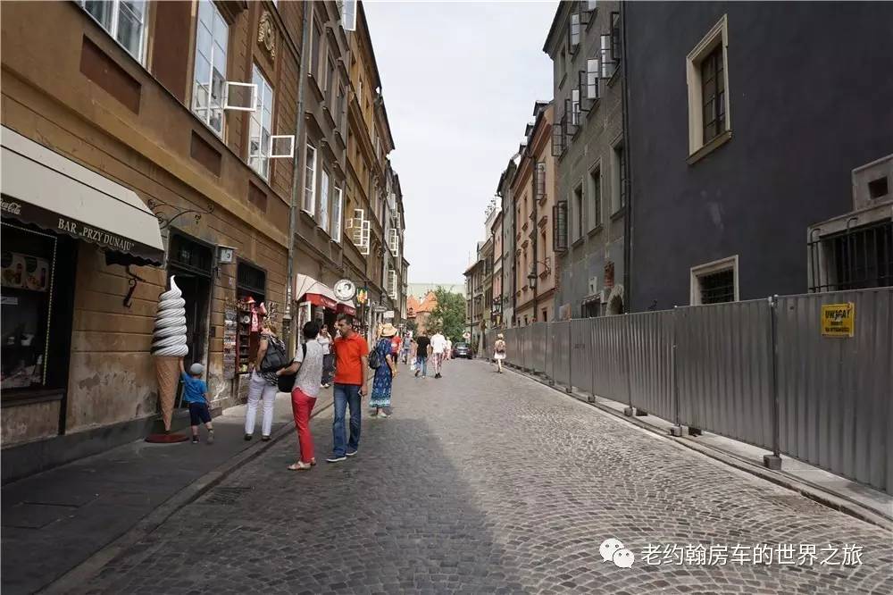 poland是哪个国家，poland是哪里（开着房车去欧洲丨曾经饱经战火、如今凤凰涅槃的波兰首都-华沙）