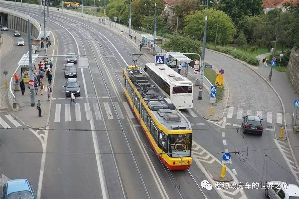 poland是哪个国家，poland是哪里（开着房车去欧洲丨曾经饱经战火、如今凤凰涅槃的波兰首都-华沙）