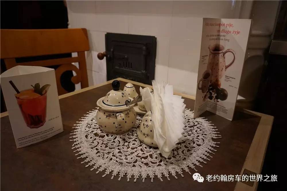 poland是哪个国家，poland是哪里（开着房车去欧洲丨曾经饱经战火、如今凤凰涅槃的波兰首都-华沙）