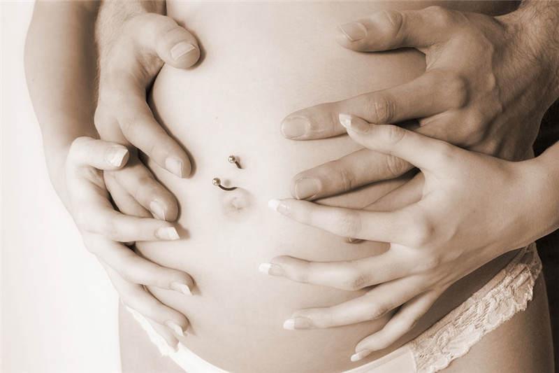 孕妇可以做美甲吗，孕妇到底可不可以做美甲（孕期指甲的细节暗示疾病）