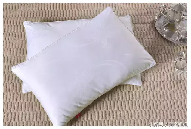 蚕丝枕头怎么洗，蚕丝枕头洗坏了咋办（蚕丝被蚕丝枕脏了，怎么洗）