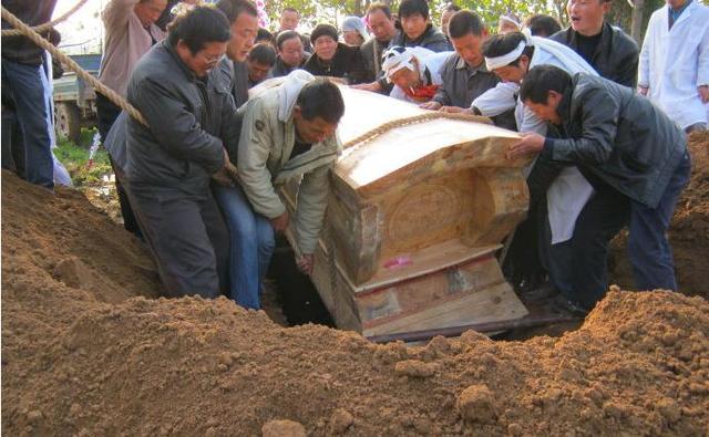 农村死人入棺过程,民俗探秘揭秘你不知道的丧葬风俗之全过程!