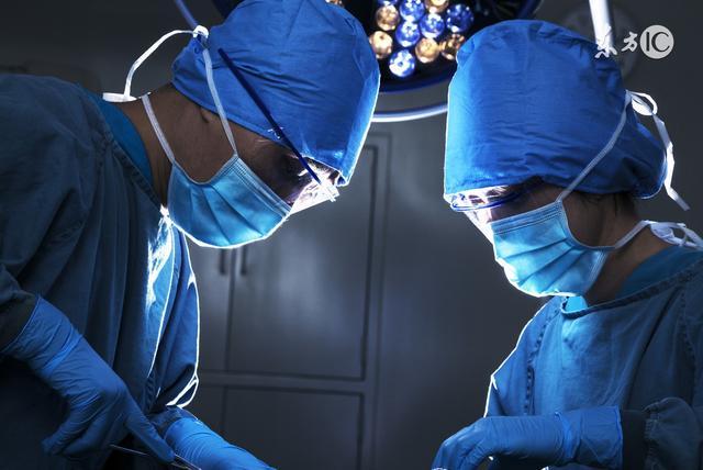 剖腹产以后肚子还很大为什么，剖腹产后肚子还是很大怎么回事（剖腹产后没多久）