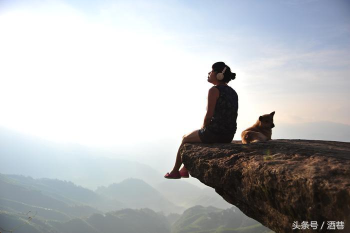 梦见爬悬崖什么寓意，梦见在悬崖上爬（梦见自己从悬崖上掉下来）