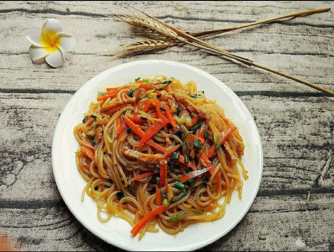 炒粉的做法，炒粉的做法视频教程（炒米粉的做法）