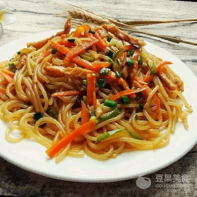 炒粉的做法，炒粉的做法视频教程（炒米粉的做法）