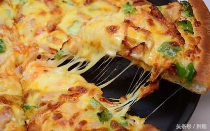 一块披萨的热量，一块披萨的热量相当于几碗饭（披萨热量多少，吃披萨会发胖吗）