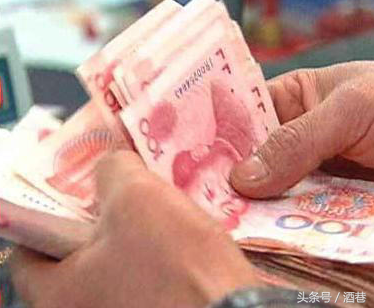 梦见捡钱什么预兆，梦见捡钱了什么征兆（梦到捡钱，难道有财运）