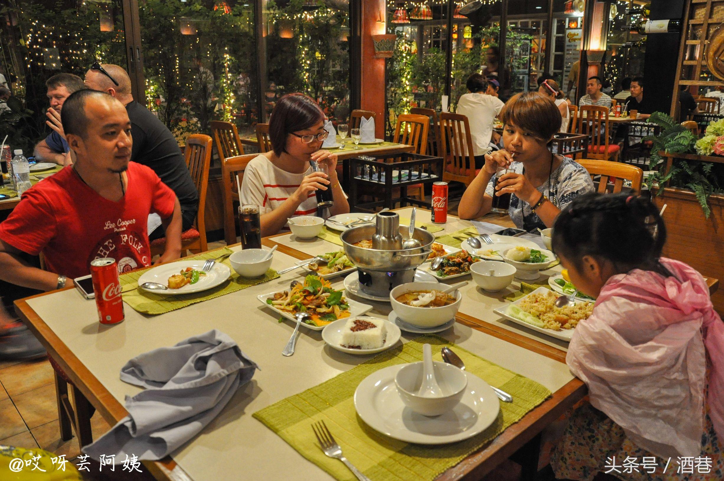 梦见别人吃饭，梦见别人吃饭我拉屎（梦到自己请别人）