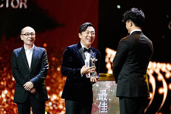 黄渤靠什么电影获得影帝，息影两年的黄渤为啥一回归就能拿上影节影帝