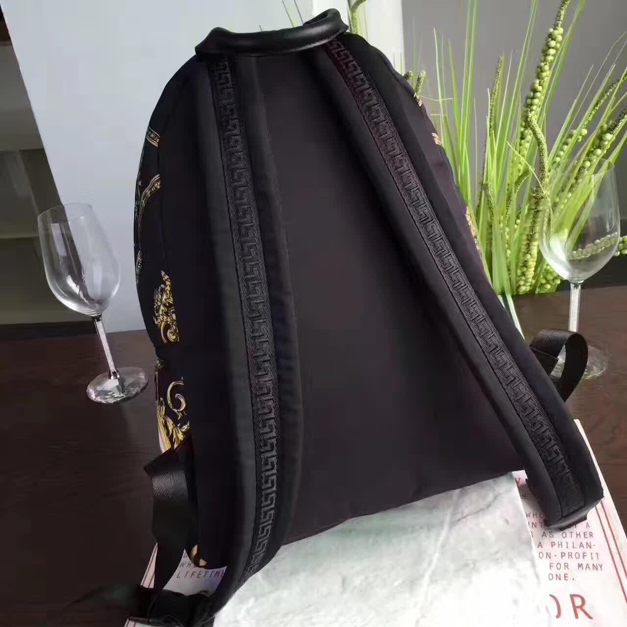 pleinsport双肩包，别人背着这么好看的名牌背包