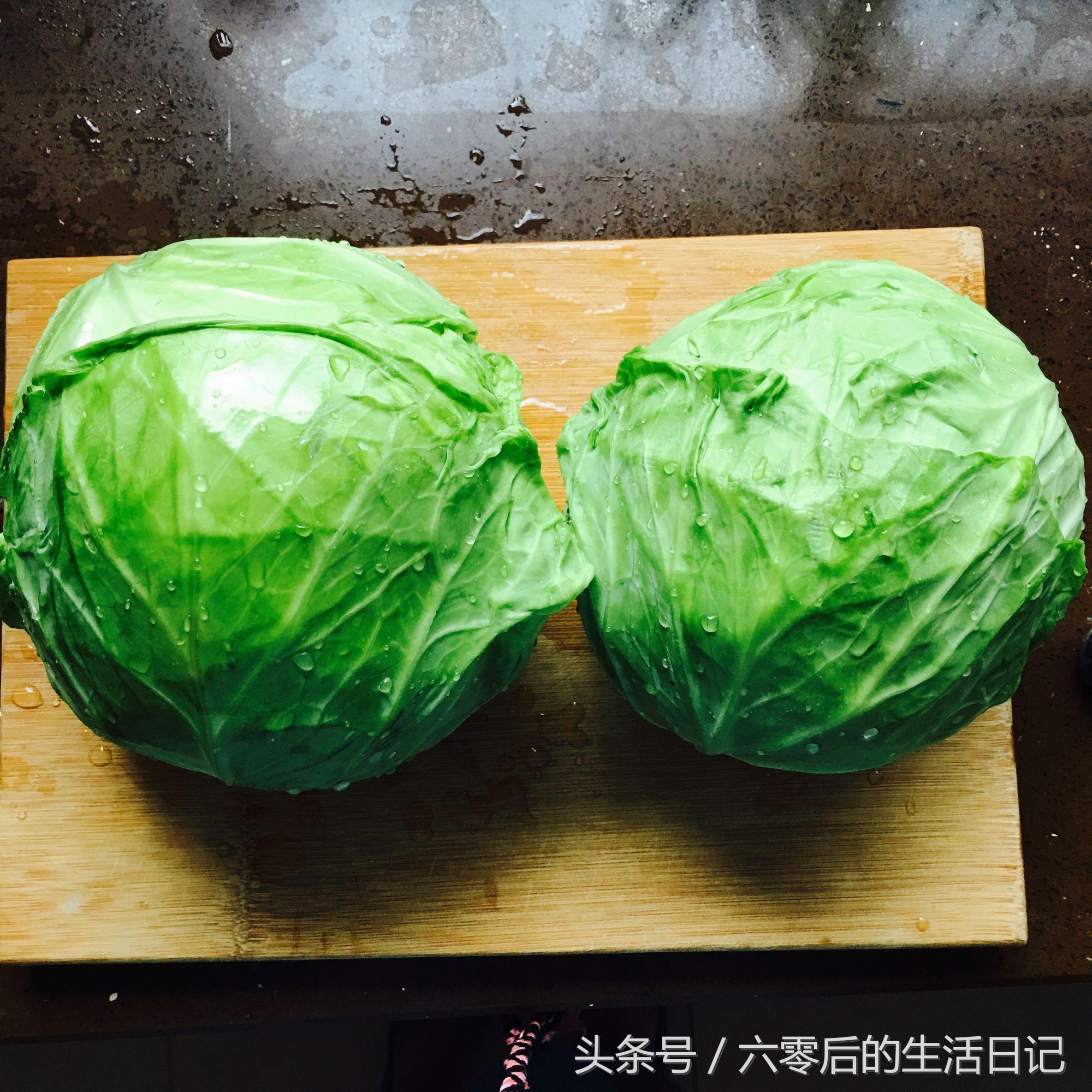 自制包菜酸菜最简单的方法，怎么做包菜酸菜（夏天可以用甘蓝做东北酸菜）