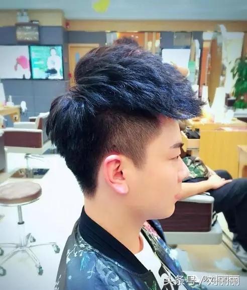2017年流行好看的短发，今年好看的短发（2017流行两侧铲短男士短发）