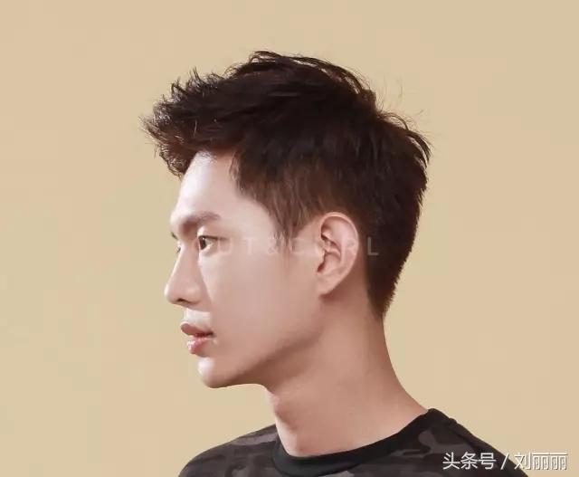 2017年流行好看的短发，今年好看的短发（2017流行两侧铲短男士短发）
