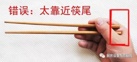 拿筷子的正确姿势，如何正确拿筷子（筷子的正确拿法图解）