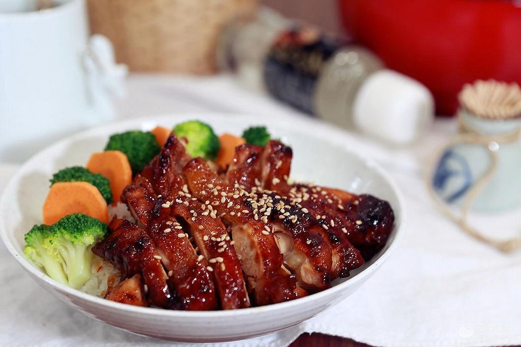 鸡腿饭的做法有哪些，鸡腿饭的做法有哪些简单（最详细的照烧鸡腿饭的做法）