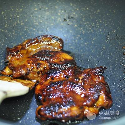鸡腿饭的做法有哪些，鸡腿饭的做法有哪些简单（最详细的照烧鸡腿饭的做法）