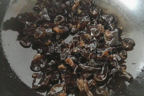 洋葱炒木耳的怎样做，如何炒洋葱木耳（洋葱木耳）