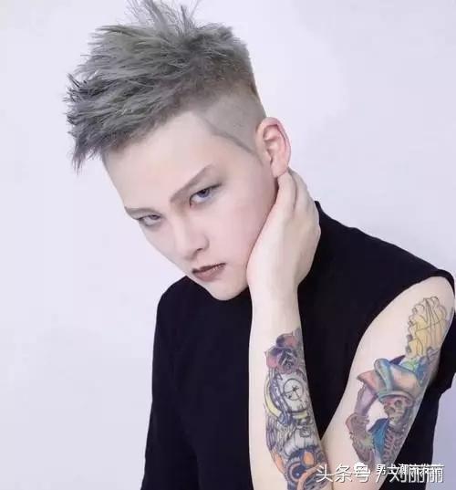 2017年流行好看的短发，今年好看的短发（2017流行两侧铲短男士短发）