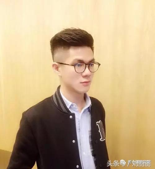 2017年流行好看的短发，今年好看的短发（2017流行两侧铲短男士短发）
