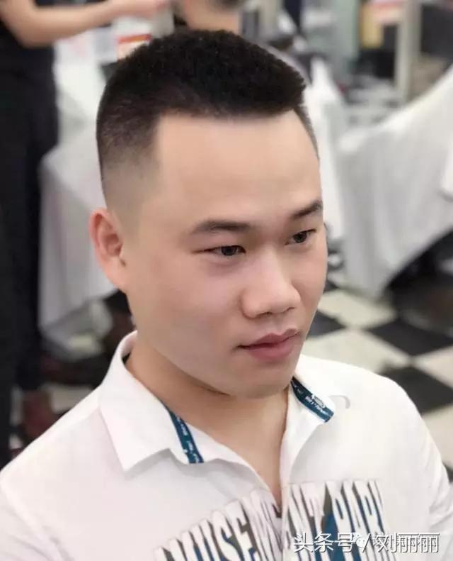 2017年流行好看的短发，今年好看的短发（2017流行两侧铲短男士短发）