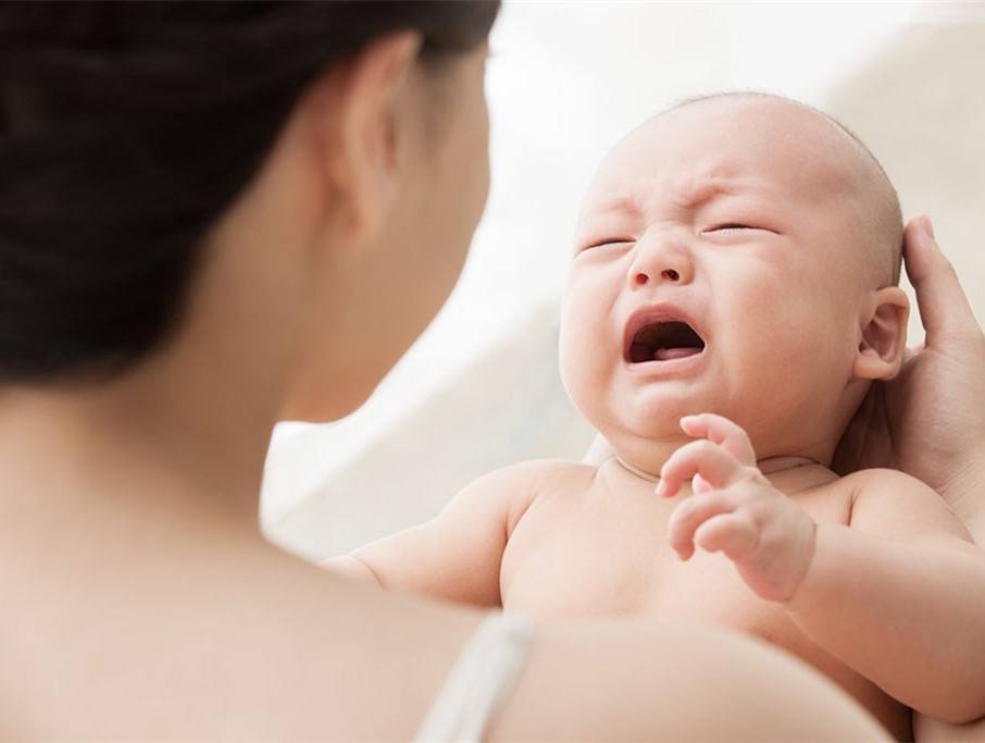 宝宝肠绞痛肠胀气几个月消除，婴儿肠胀气如何快速缓解（宝宝肠胀气、肠绞痛的辨别方法和调理小秘诀）