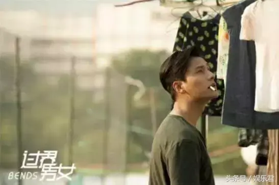 吸烟图片伤感男，吸烟男生头像微信（发哥释行宇抽烟显霸气）